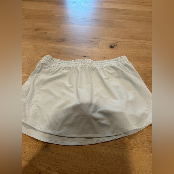 Calis sport skirt with shirts under - Picture 1 of 5